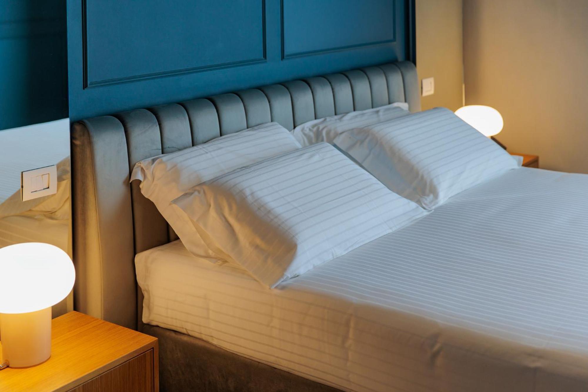 Ophelia Hotel Cazzago San Martino 外观 照片
