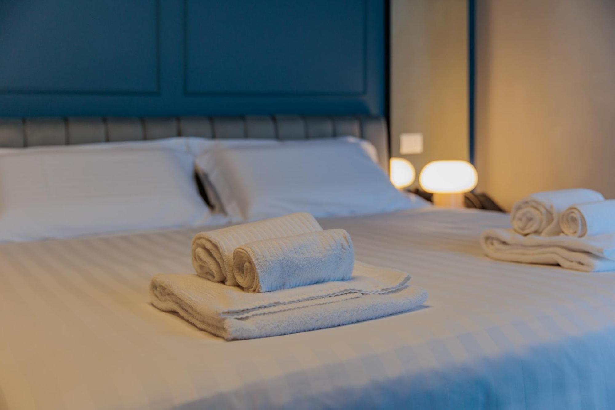 Ophelia Hotel Cazzago San Martino 外观 照片